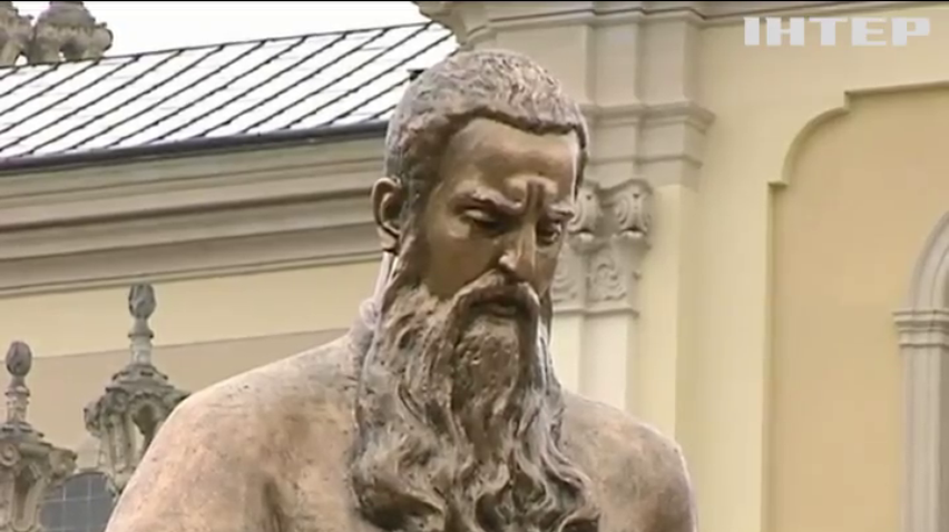 В центре Львова установили памятник митрополиту Шептицкому