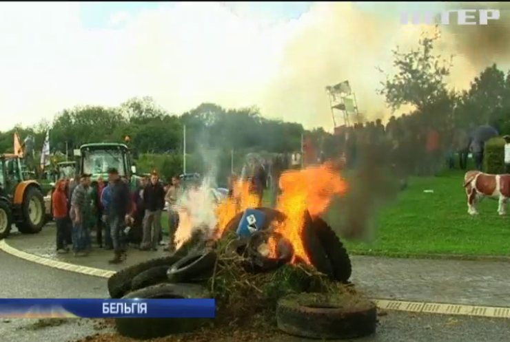 У Бельгії розгнівані фермери виливають молоко на автостради
