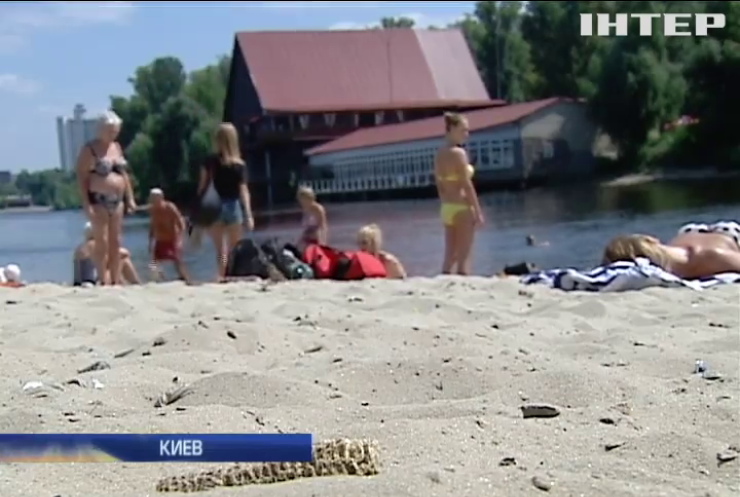 Киевляне продолжают купаться на пляжах с лептоспирозом