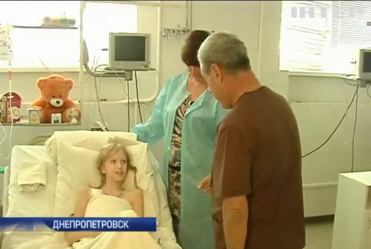 Врачи Днепропетровска спасают раненного на Донбассе ребенка