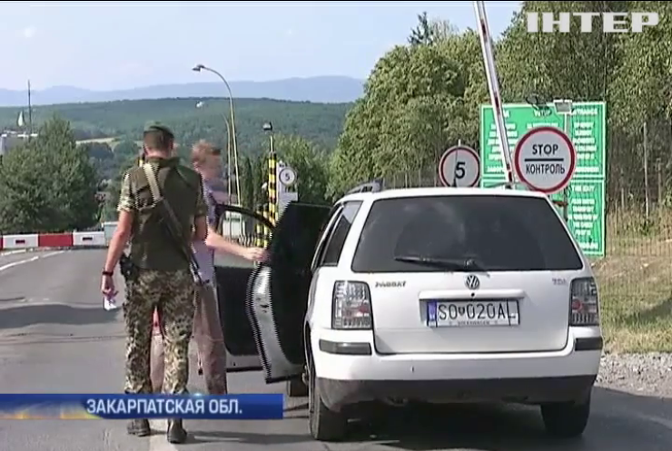 Пограничники пропустили в Словакию контрабандиста с 130 кг янтаря