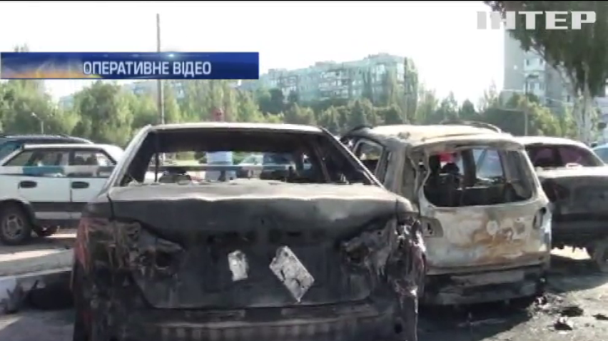 У Запоріжжі вночі спалили 4 автомобілі