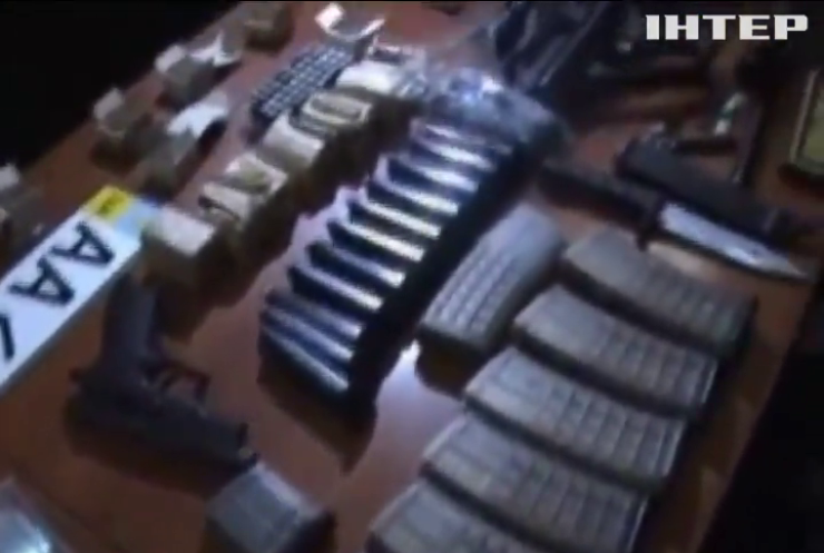 В центре Киева обнаружили склад с автоматами и гранатометами