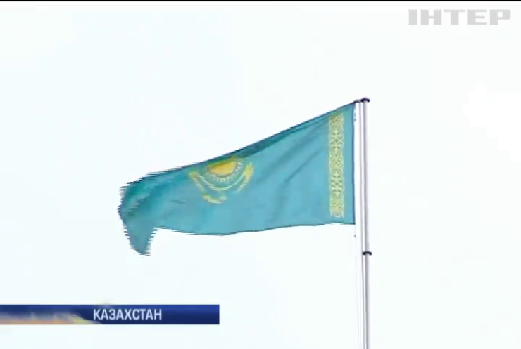 Казахстан оголосив мораторій на підвищення зарплат чиновників
