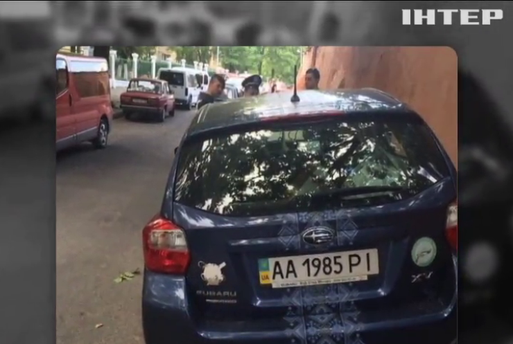 Во Львове ограбили автомобиль начальника полиции