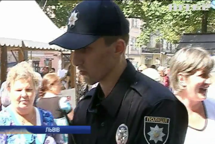 П’яні жінки накинулися на поліцейських Львова