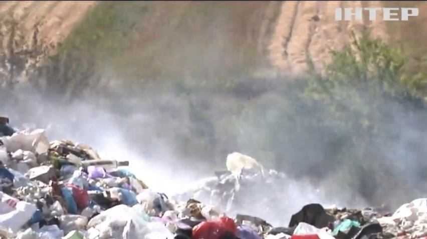 На Тернопільщині задихаються від смороду переповнених сміттєзвалищ