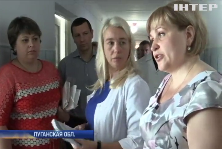 В больницу Лисичанска депутаты привезли медтехнику