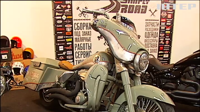В Києві пройшов парад мотоциклів та оригінальних авто
