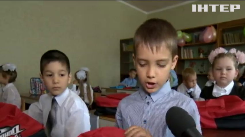 Хокеїсти та благодійники привітали школярів Донбасу