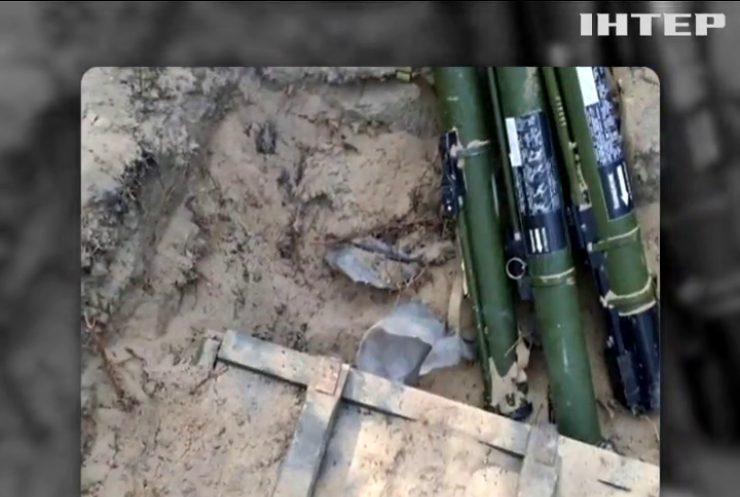 Біля Станиці Луганської знайшли схованку зброї з Росії