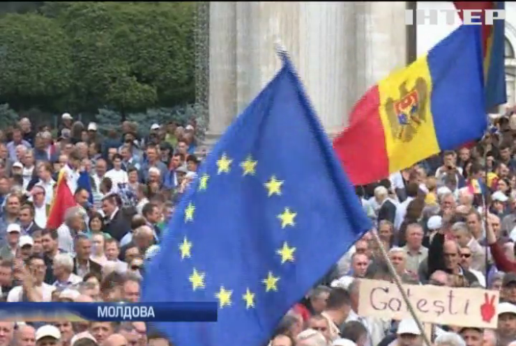 Резиденцію президента Молдови пікетують сотні людей