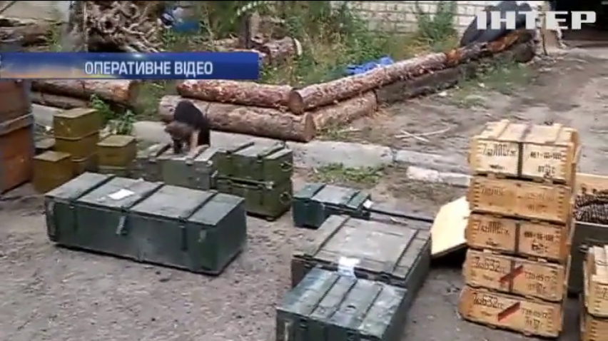 На Луганщині викрили схованку з важким озброєнням