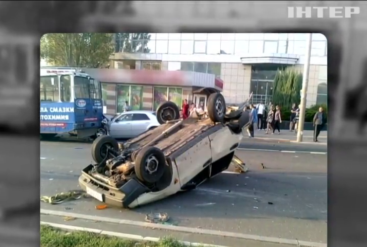 Бойовики в Донецьку протаранили легковика