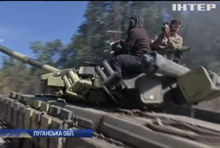 Армійці відвели з передової на Донбасі 47 танків