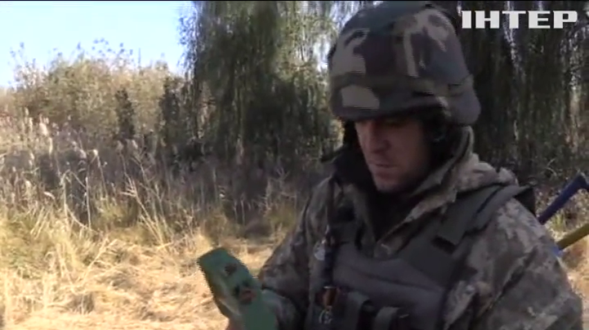 Військові розміновують поля навкруги Маріуполя