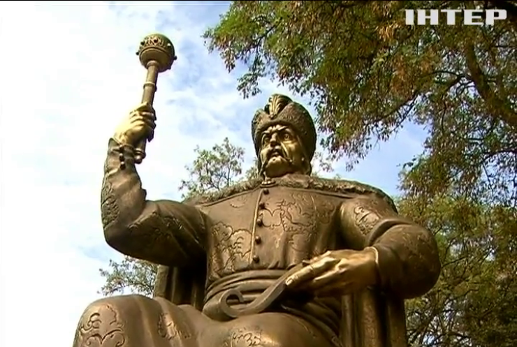 У Полтаві відкрили пам'ятник гетьману Мазепі