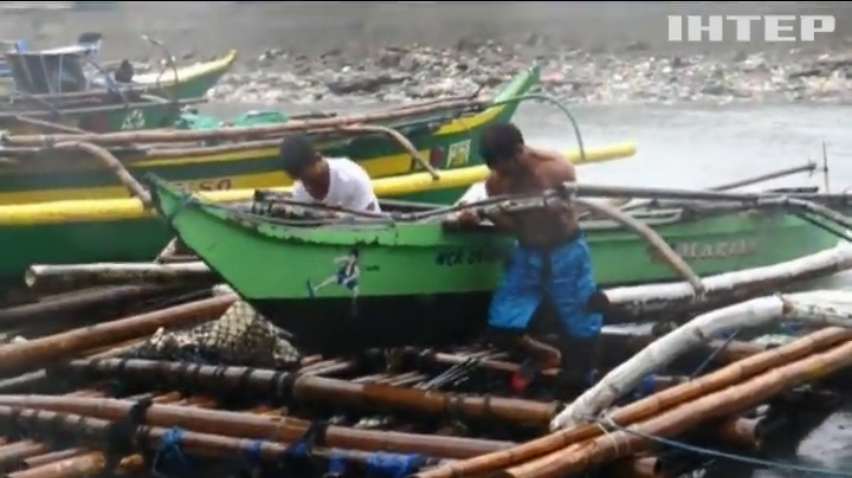 Тайфун на Філіппінах руйнує міста на узбережжі
