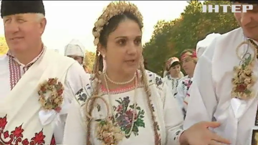 На Буковині влаштували фестиваль традиційного весілля