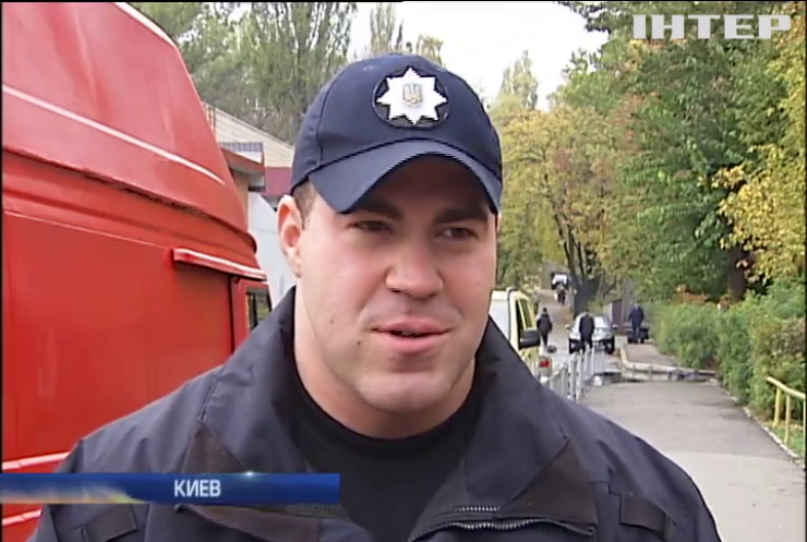 Полицейский в Киеве заснял подкуп избирателей