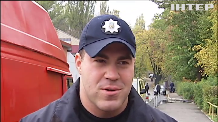 Полицейский в Киеве заснял подкуп избирателей