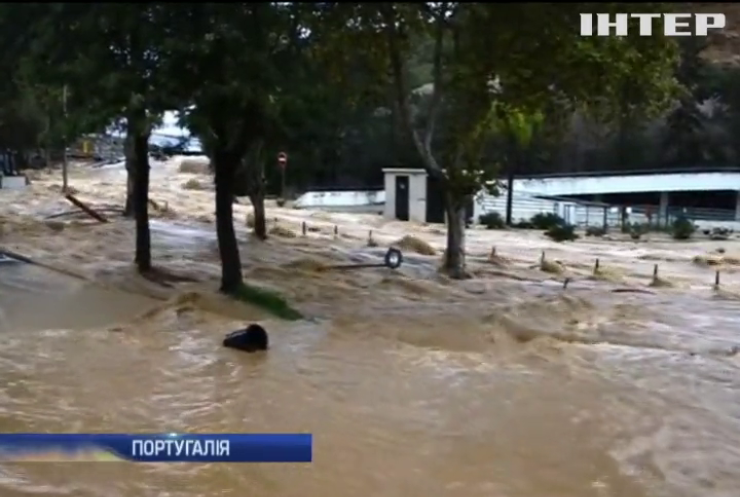 Міста Португалії змиває масштабною повінню