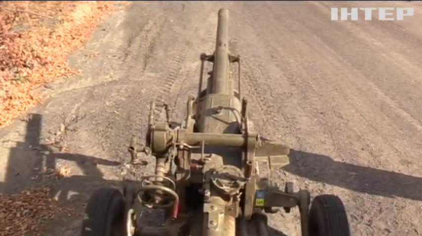 Под Мариуполем военные заготавливают дрова на зиму