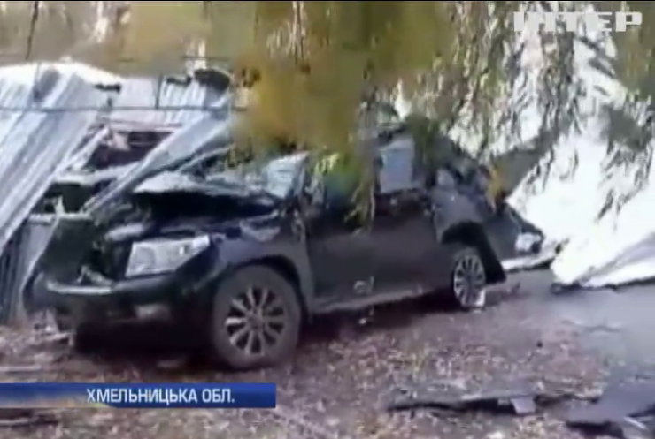 На Хмельниччині позашляховик убив трьох людей