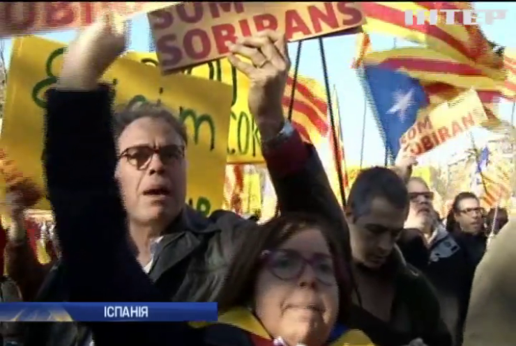 У Барселоні прихильники Каталонії влаштували кількатисячний мітинг