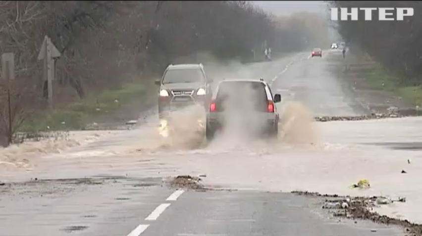 На Закарпатті повені паралізували автошляхи у місто Рахів