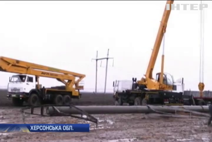 Крим без світла: ремонтники замінили одну електроопору