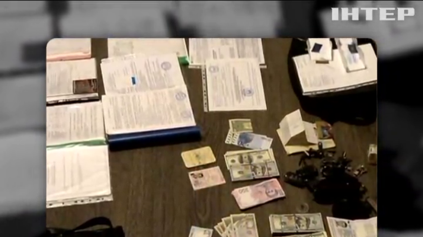 Поліція викрила конвертаційний центр з обігом у 100 млн