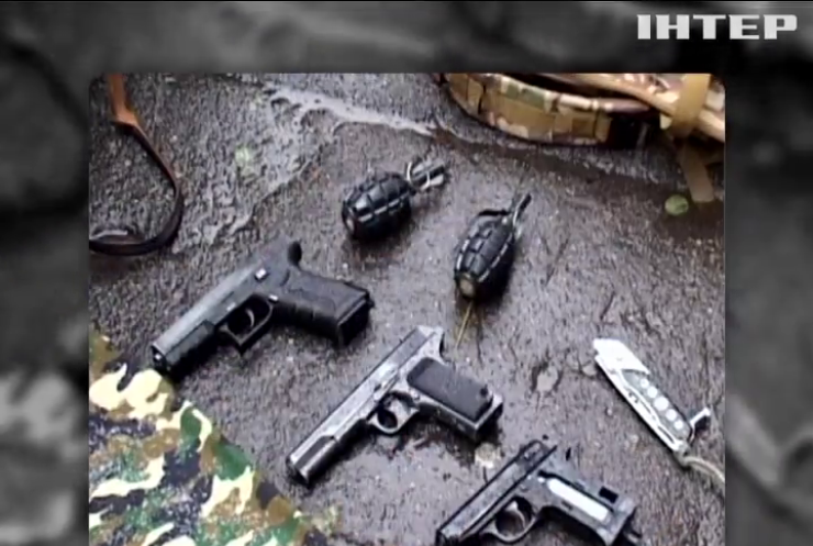 Неповнолітній ніс на Майдан гранати та пістолети