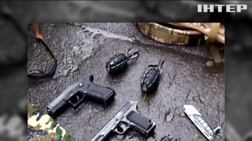 Неповнолітній ніс на Майдан гранати та пістолети