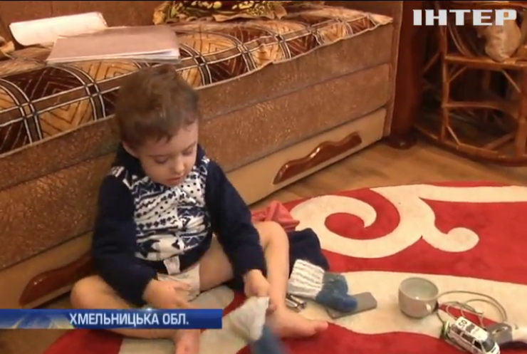 Трирічний Ярослав без операції може залишитися без ніг 