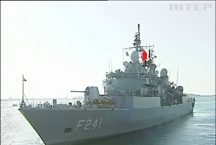 Турция конвоирует корабли России в Мраморном море