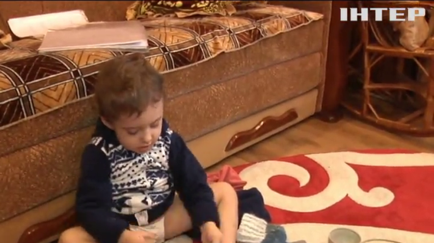 Трирічний Ярослав без операції може залишитися без ніг 