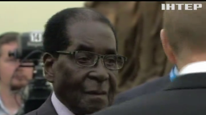 Президент Зимбабве оконфузился на публике