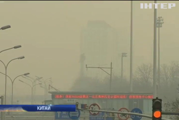 Через смог задихаються у десятках міст Китаю