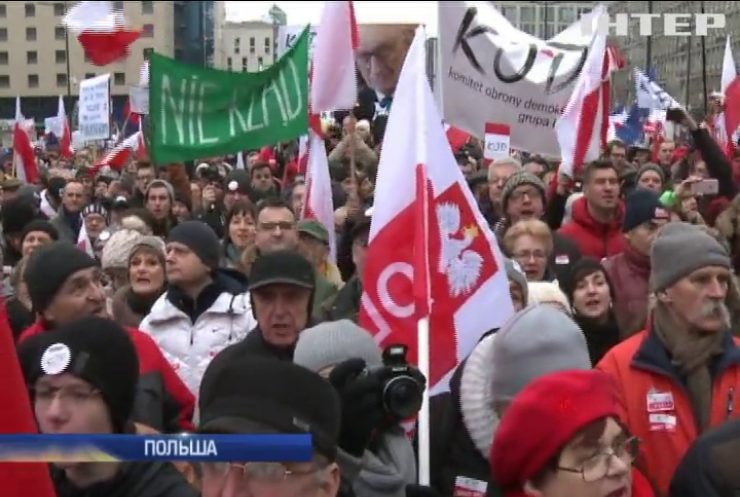 В Польше прошли протесты против закона о телевещании
