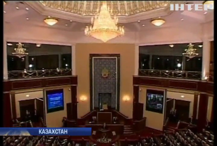 Парламент Казахстану проголосував за саморозпуск