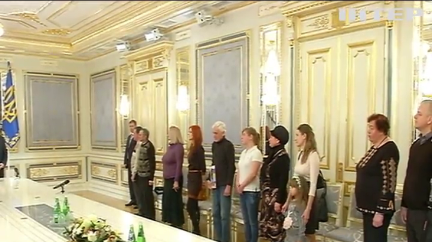 Петр Порошенко посмертно наградил 118 воинов АТО