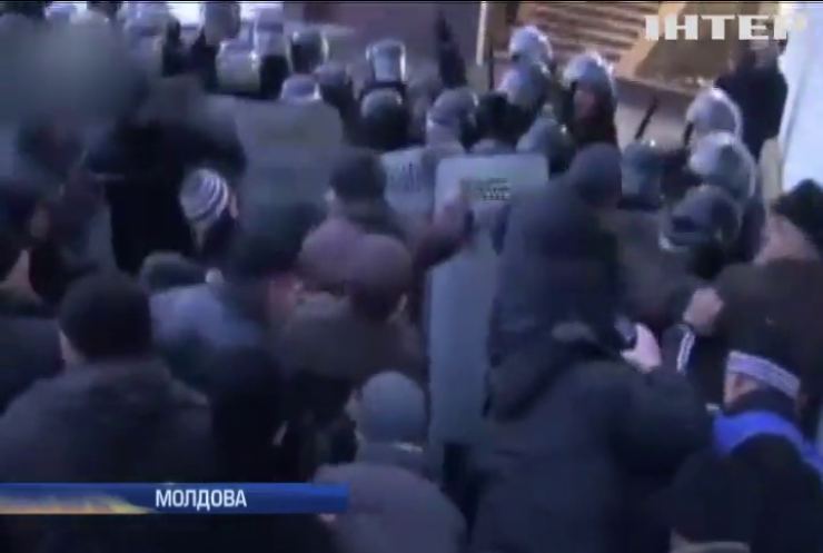 В Молдове протестующие штурмовали парламент