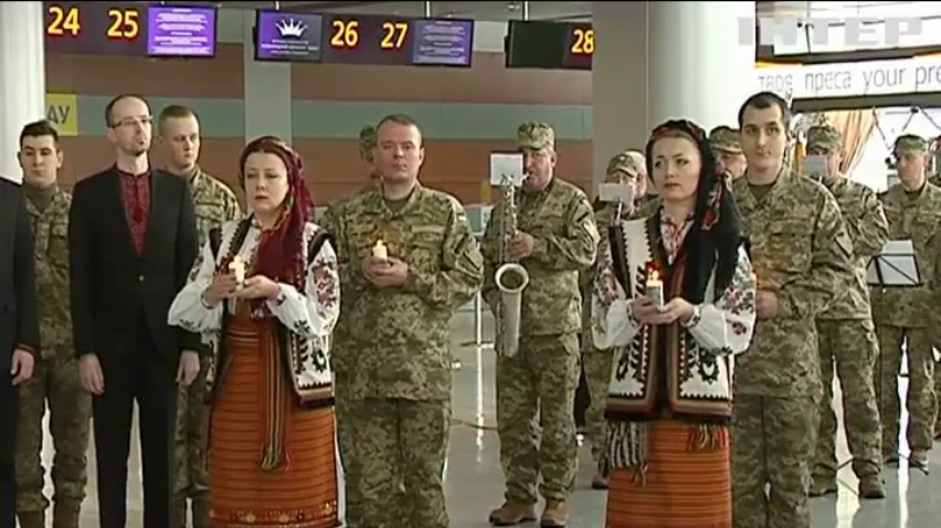 В аеропортах України вшанували пам'ять загиблих кіборгів