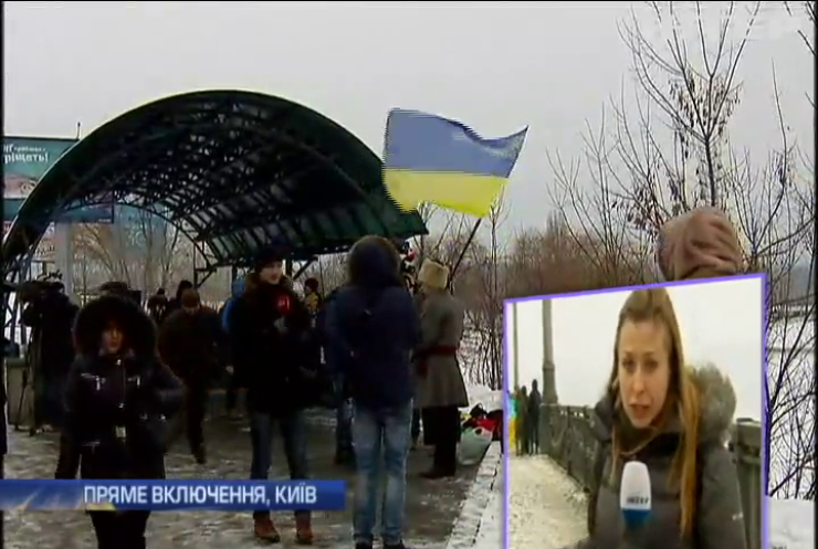 Кияни об’єднали два береги Дніпра на День соборності