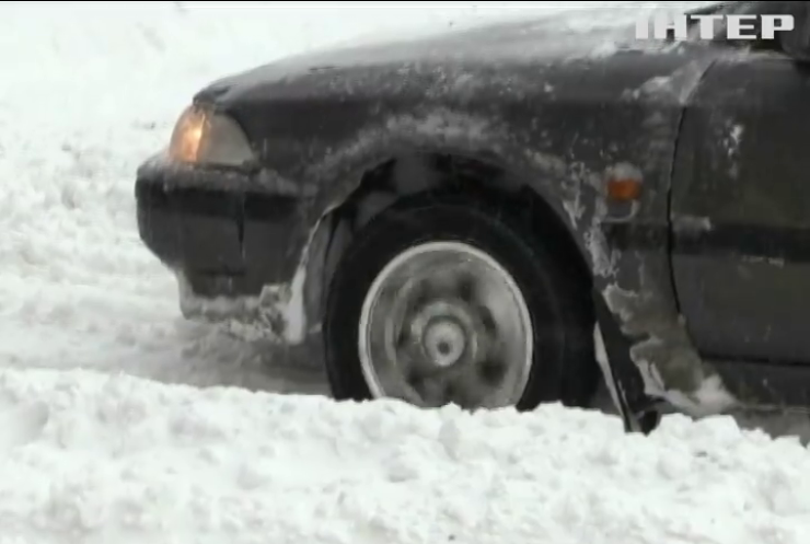 На Кіровоградщині обмежили рух транспорту через снігопади