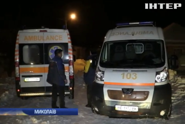 У Миколаєві волонтери рятують медиків зі снігу