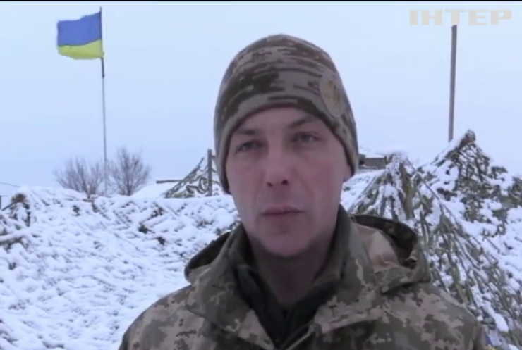 На Донбасі військові зустріли світанок під обстрілами