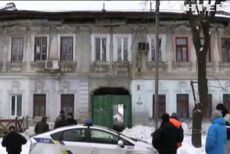 На Миколаївщині під вагою снігу обвалився дах будинку