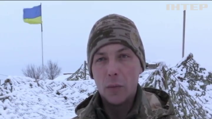 На Донбасі військові зустріли світанок під обстрілами